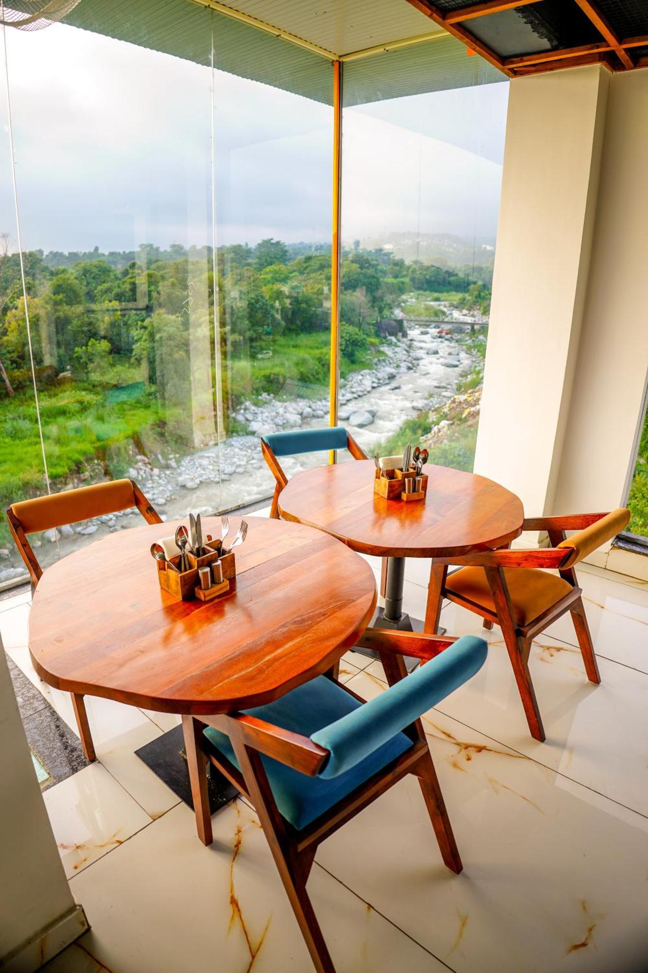 Aachman River And Valley View Resort Dharamshala - A Riverside Resort With Balcony View Luaran gambar